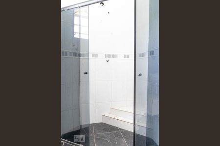 Casa à venda com 380m², 4 quartos e 6 vagasDetalhe Banheiro 1