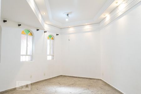 Casa à venda com 380m², 4 quartos e 6 vagasSala