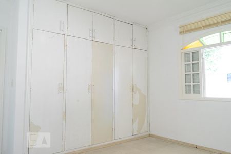 Casa à venda com 380m², 4 quartos e 6 vagasQuarto 1
