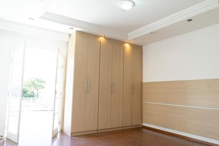 Casa à venda com 380m², 4 quartos e 6 vagasSuíte