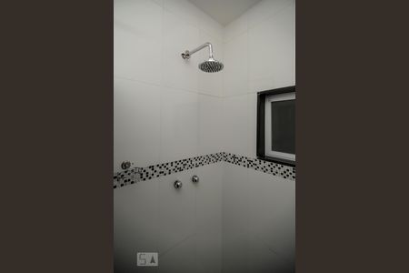 Casa à venda com 380m², 4 quartos e 8 vagas Casa à venda com 380m², 4 quartos e 8 vagasBanheiro Suíte 1