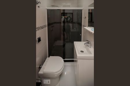 Casa à venda com 380m², 4 quartos e 8 vagas Casa à venda com 380m², 4 quartos e 8 vagasBanheiro Suíte 1