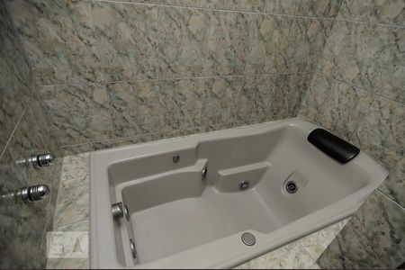 Casa à venda com 380m², 4 quartos e 8 vagas Casa à venda com 380m², 4 quartos e 8 vagasBanheiro Suíte 3