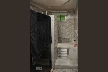 Casa à venda com 380m², 4 quartos e 8 vagas Casa à venda com 380m², 4 quartos e 8 vagasBanheiro Suíte 2