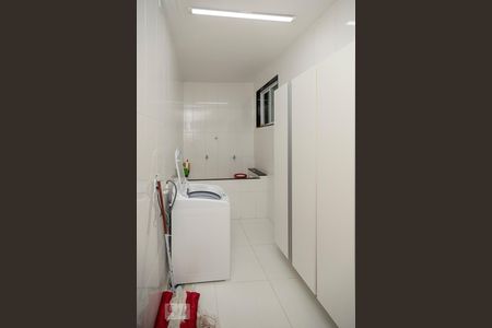 Casa à venda com 380m², 4 quartos e 8 vagas Casa à venda com 380m², 4 quartos e 8 vagasÁrea de Serviço