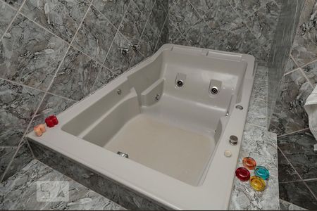 Casa à venda com 380m², 4 quartos e 8 vagas Casa à venda com 380m², 4 quartos e 8 vagasBanheiro Suíte 4