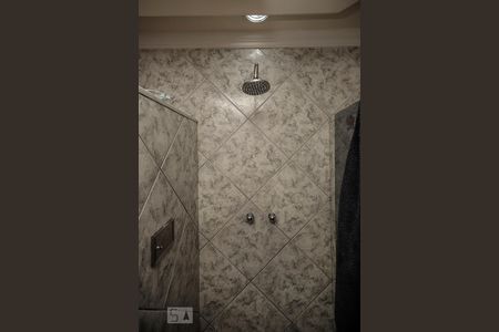 Casa à venda com 380m², 4 quartos e 8 vagas Casa à venda com 380m², 4 quartos e 8 vagasBanheiro Suíte 2