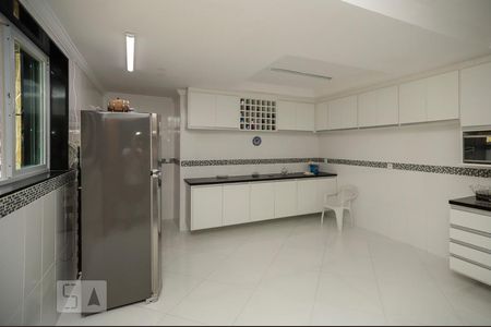 Casa à venda com 380m², 4 quartos e 8 vagas Casa à venda com 380m², 4 quartos e 8 vagasCozinha
