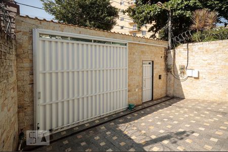 Casa à venda com 380m², 4 quartos e 8 vagas Casa à venda com 380m², 4 quartos e 8 vagasGaragem