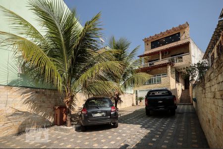 Casa à venda com 380m², 4 quartos e 8 vagas Casa à venda com 380m², 4 quartos e 8 vagasGaragem