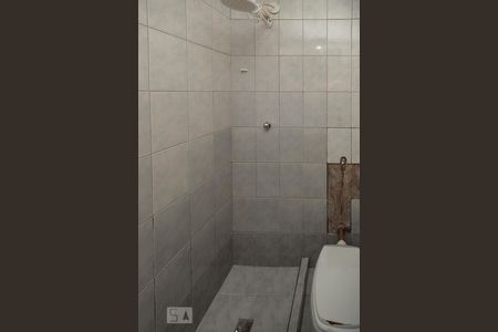 Casa à venda com 380m², 4 quartos e 8 vagas Casa à venda com 380m², 4 quartos e 8 vagasBanheiro de Serviço