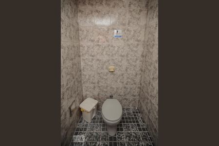 Casa à venda com 380m², 4 quartos e 8 vagas Casa à venda com 380m², 4 quartos e 8 vagasBanheiro Salão de Festas