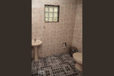 Casa à venda com 380m², 4 quartos e 8 vagas Casa à venda com 380m², 4 quartos e 8 vagasBanheiro Salão de Festas