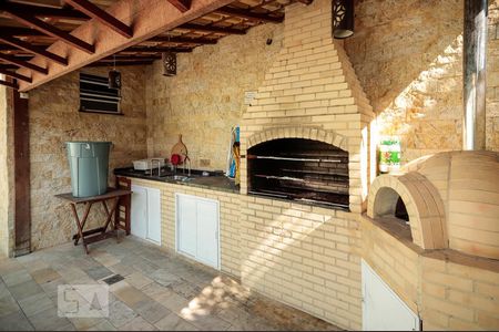 Casa à venda com 380m², 4 quartos e 8 vagas Casa à venda com 380m², 4 quartos e 8 vagasChurrasqueira