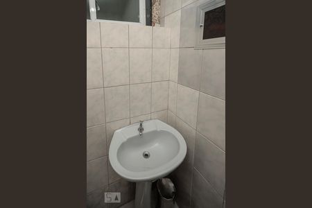 Casa à venda com 380m², 4 quartos e 8 vagas Casa à venda com 380m², 4 quartos e 8 vagasBanheiro de Serviço