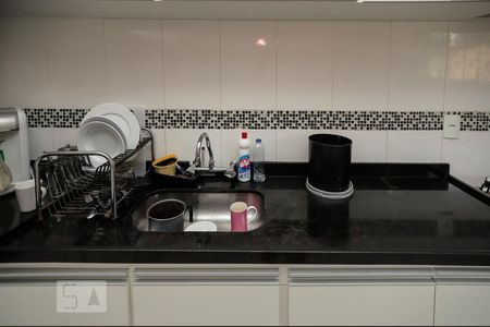 Casa à venda com 380m², 4 quartos e 8 vagas Casa à venda com 380m², 4 quartos e 8 vagasCozinha