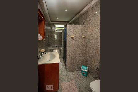 Casa à venda com 380m², 4 quartos e 8 vagas Casa à venda com 380m², 4 quartos e 8 vagasBanheiro Suíte 3