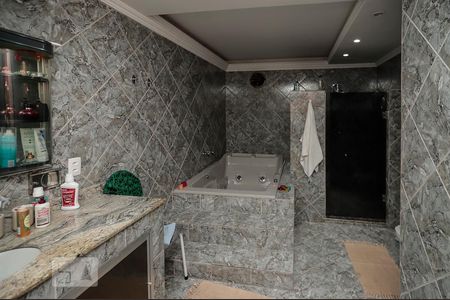 Casa à venda com 380m², 4 quartos e 8 vagas Casa à venda com 380m², 4 quartos e 8 vagasBanheiro Suíte 4