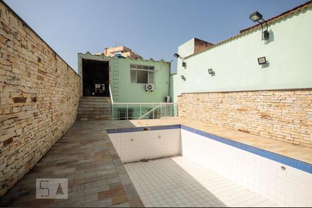 Casa à venda com 380m², 4 quartos e 8 vagas Casa à venda com 380m², 4 quartos e 8 vagasPiscina