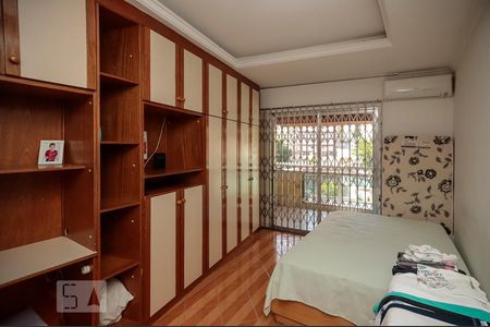 Casa à venda com 380m², 4 quartos e 8 vagas Casa à venda com 380m², 4 quartos e 8 vagasSuíte 3