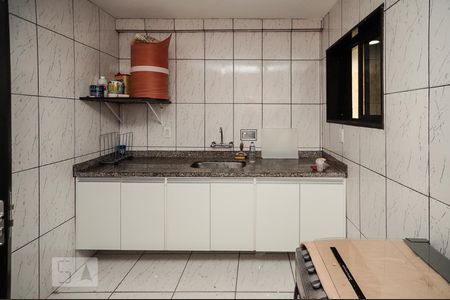 Casa à venda com 380m², 4 quartos e 8 vagas Casa à venda com 380m², 4 quartos e 8 vagasCozinha Salão de Festas