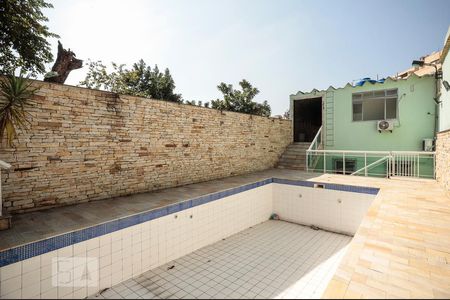 Casa à venda com 380m², 4 quartos e 8 vagas Casa à venda com 380m², 4 quartos e 8 vagasPiscina