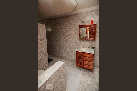 Casa à venda com 380m², 4 quartos e 8 vagas Casa à venda com 380m², 4 quartos e 8 vagasBanheiro Suíte 2