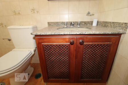 Apartamento para alugar com 235m², 3 quartos e 2 vagasBanheiro da suíte do Quarto 3