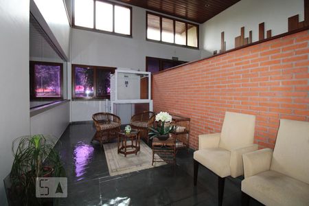 Apartamento para alugar com 235m², 3 quartos e 2 vagasHall do salão de festas (com elevador)