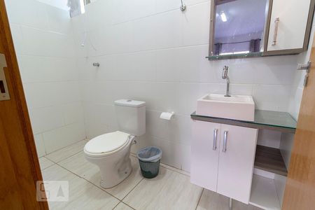 Banheiro de kitnet/studio para alugar com 1 quarto, 16m² em Brasil, Uberlândia