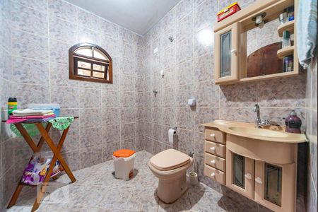 Banheiro 1 de casa à venda com 4 quartos, 168m² em Parque Gerassi, Santo André