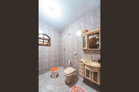Banheiro 1 de casa à venda com 4 quartos, 168m² em Parque Gerassi, Santo André