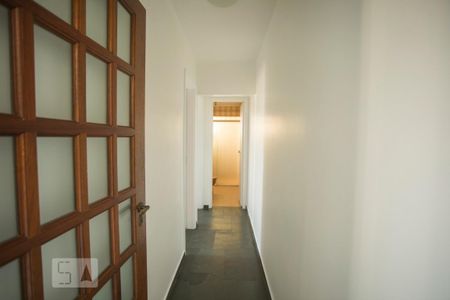 Corredor de apartamento para alugar com 2 quartos, 80m² em Campo Belo, São Paulo