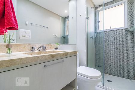 Banheiro Social de apartamento à venda com 2 quartos, 85m² em Jardim Tupanci, Barueri