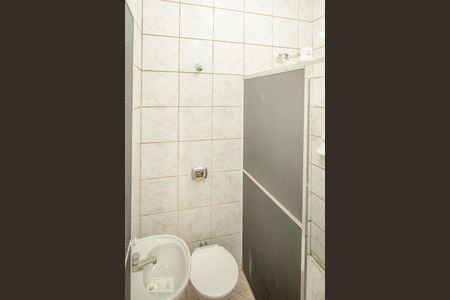 Banheiro de apartamento para alugar com 1 quarto, 70m² em Sagrada Família, Belo Horizonte