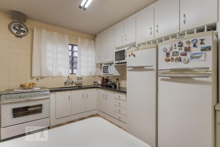 Casa à venda com 329m², 4 quartos e 3 vagas Casa à venda com 329m², 4 quartos e 3 vagasCozinha