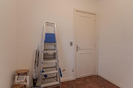 Casa à venda com 329m², 4 quartos e 3 vagas Casa à venda com 329m², 4 quartos e 3 vagasQuarto de Serviço