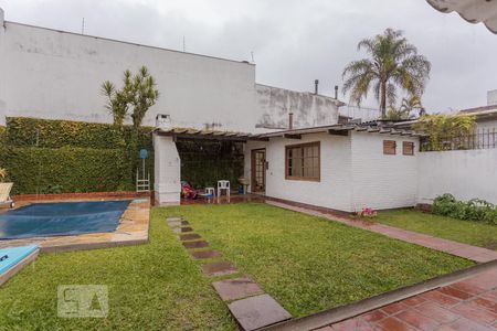 Casa à venda com 329m², 4 quartos e 3 vagas Casa à venda com 329m², 4 quartos e 3 vagasPátio