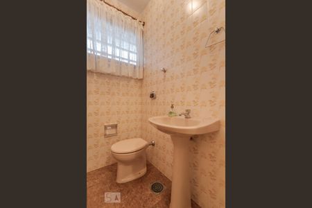 Casa à venda com 329m², 4 quartos e 3 vagas Casa à venda com 329m², 4 quartos e 3 vagasLavabo