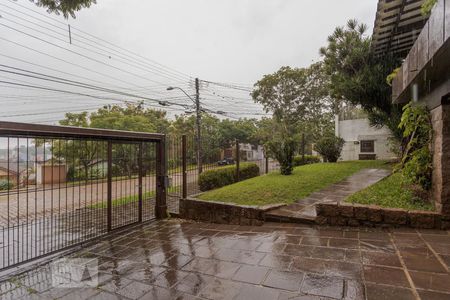 Casa à venda com 329m², 4 quartos e 3 vagas Casa à venda com 329m², 4 quartos e 3 vagasPátio