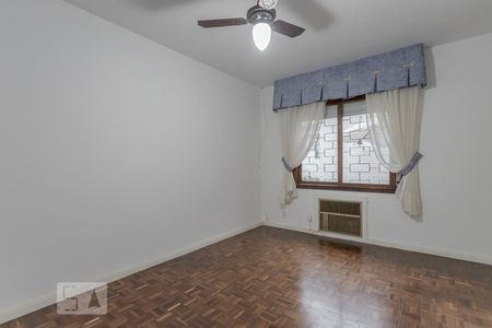 Casa à venda com 329m², 4 quartos e 3 vagas Casa à venda com 329m², 4 quartos e 3 vagasQuarto 2