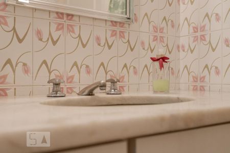 Casa à venda com 329m², 4 quartos e 3 vagas Casa à venda com 329m², 4 quartos e 3 vagasBanheiro 1