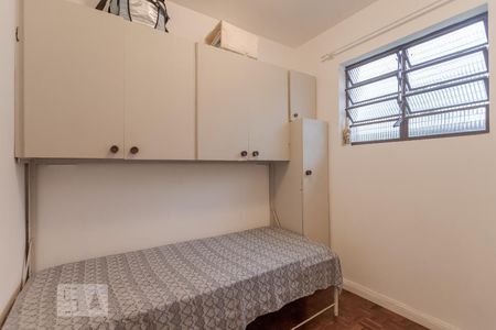 Casa à venda com 329m², 4 quartos e 3 vagas Casa à venda com 329m², 4 quartos e 3 vagasQuarto de Serviço