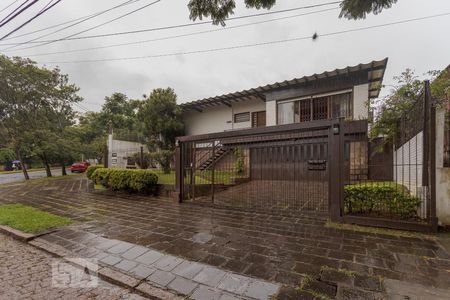 Casa à venda com 329m², 4 quartos e 3 vagas Casa à venda com 329m², 4 quartos e 3 vagasFachada