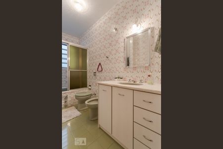 Casa à venda com 329m², 4 quartos e 3 vagas Casa à venda com 329m², 4 quartos e 3 vagasBanheiro 1