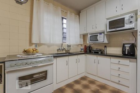 Casa à venda com 329m², 4 quartos e 3 vagas Casa à venda com 329m², 4 quartos e 3 vagasCozinha