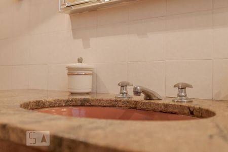 Casa à venda com 329m², 4 quartos e 3 vagas Casa à venda com 329m², 4 quartos e 3 vagasBanheiro da Suíte