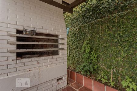 Casa à venda com 329m², 4 quartos e 3 vagas Casa à venda com 329m², 4 quartos e 3 vagasÁrea de Churrasco