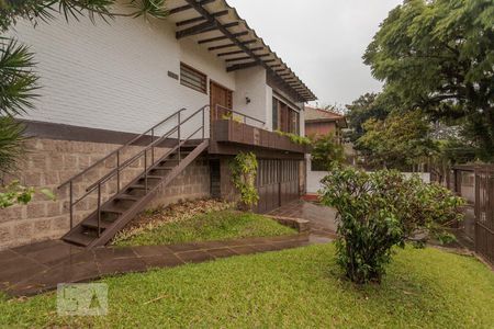 Casa à venda com 329m², 4 quartos e 3 vagas Casa à venda com 329m², 4 quartos e 3 vagasPátio