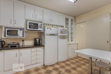Casa à venda com 329m², 4 quartos e 3 vagas Casa à venda com 329m², 4 quartos e 3 vagasCozinha
